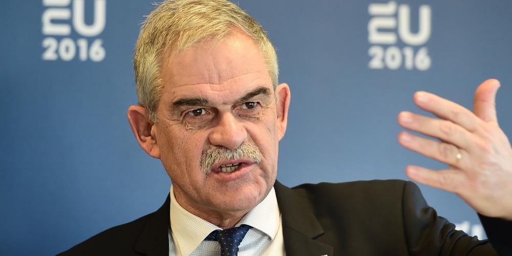 Η παραίτηση Τόσκα, η κακοποίηση της λέξης «ευθύνη» και το πρόβλημα της Δημοκρατίας