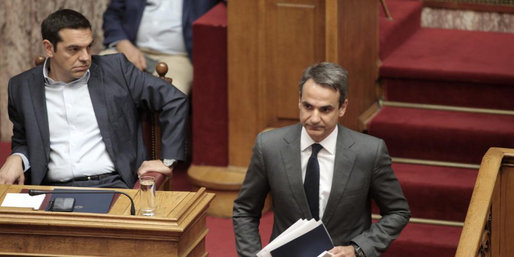 Κόντρα Τσίπρα – Μητσοτάκη στη Βουλή για το κοινωνικό μέρισμα