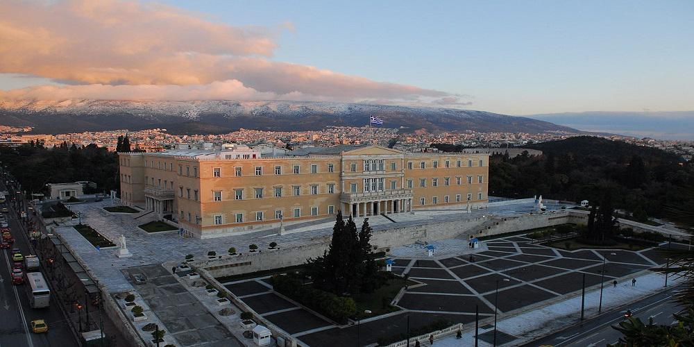 Πώς θα έρθουν οι νέοι πιο κοντά στην Πολιτική
