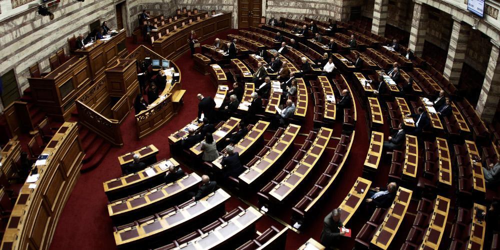 Live η συζήτηση στη Βουλή για το κοινωνικό μέρισμα