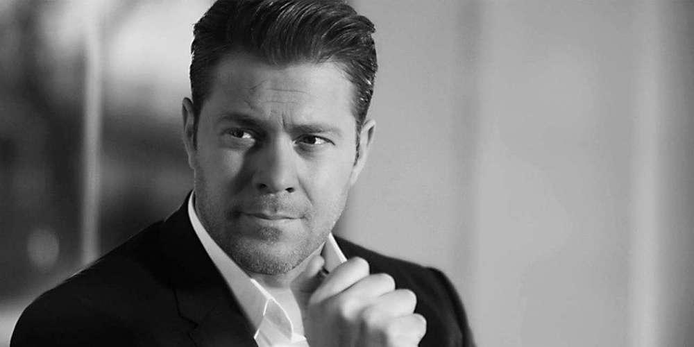 Από θαύμα σώθηκε ο Χολίδης – Έσκασε το λάστιχό του εν κινήσει