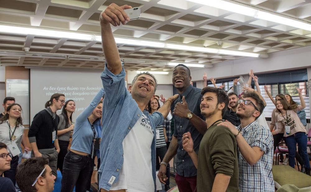 Υποτροφίες 620.000 ευρώ από την COSMOTE σε φοιτητές που δίνουν μαθήματα ζωής