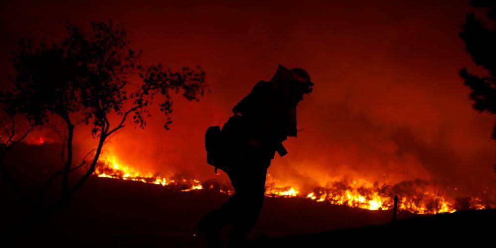 Συνεχίζεται το δράμα στην Καλιφόρνια: 7.000 άνθρωποι άφησαν τα σπίτια τους από την πυρκαγιά