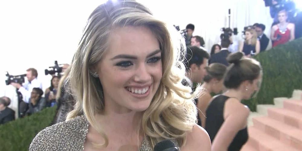 Η Kate Upton κάνει τα πιο σέξι σερβίς [εικόνες & βίντεο]