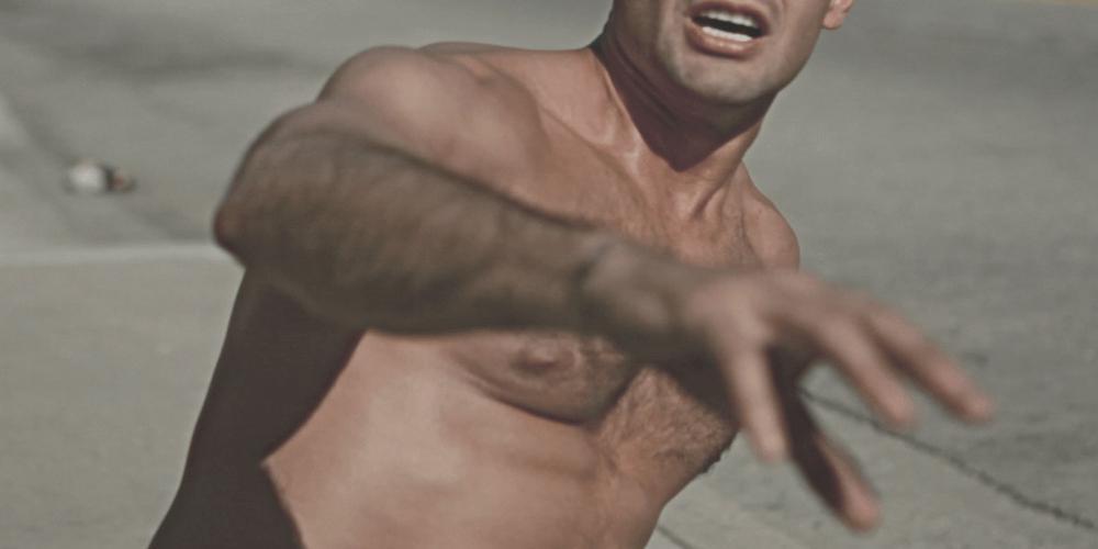 Αστυνομικός στον Βόλο απήγαγε, γύμνωσε και παράτησε στην ερημιά άνδρα που φλέρταρε με την κοπέλα του