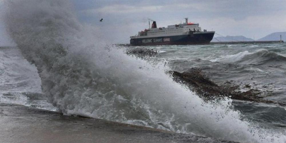 Απαγορευτικό απόπλου σε Πειραιά, Λαύριο και Ραφήνα μέχρι τις 10:00 το πρωί