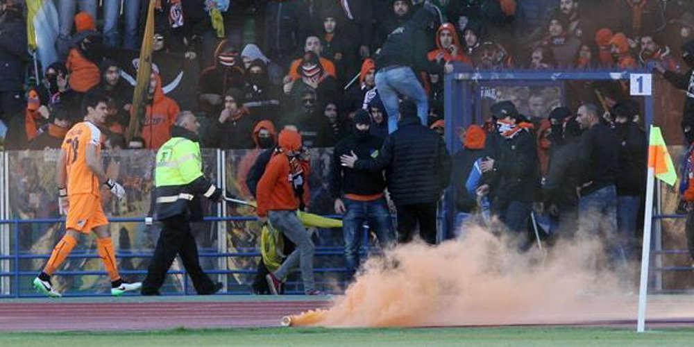 Θέμα διακοπής του πρωταθλήματος στην Κύπρο μετά τα επεισόδια με τον ΑΠΟΕΛ