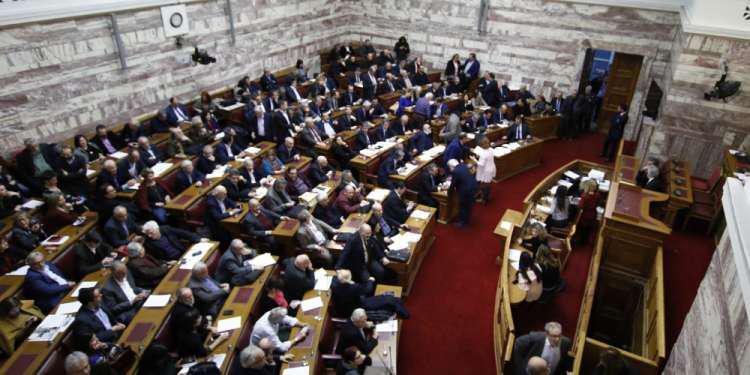 Αυτόφωρο για όσους εμποδίζουν πλειστηριασμούς: Πέρασε με 146 ναι η επίμαχη τροπολογία