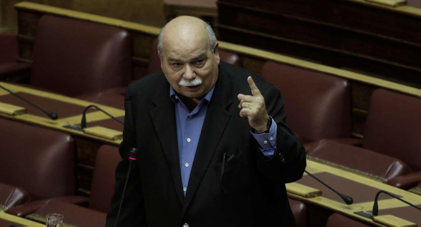 «Θεσμοί, ΣΥΡΙΖΑ, Κουβέλης, Χρυσή Αυγή μας έριξαν»: Επεισόδιο στη Βουλή για την κυβέρνηση Σαμαρά