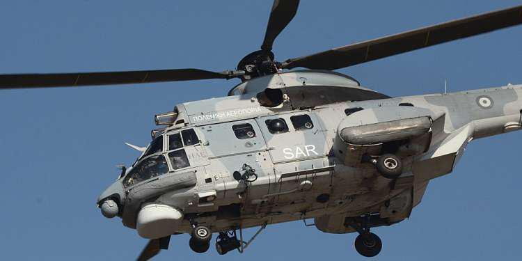 Θρίλερ με την επιχείρηση διάσωσης για πλήρωμα πλοίου που προσάραξε σε βραχονησίδα