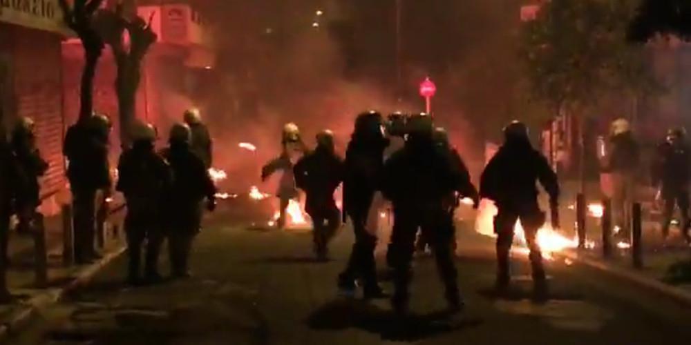 Επεισόδια στα Εξάρχεια μετά την πορεία Γρηγορόπουλου [εικόνες & βίντεο]