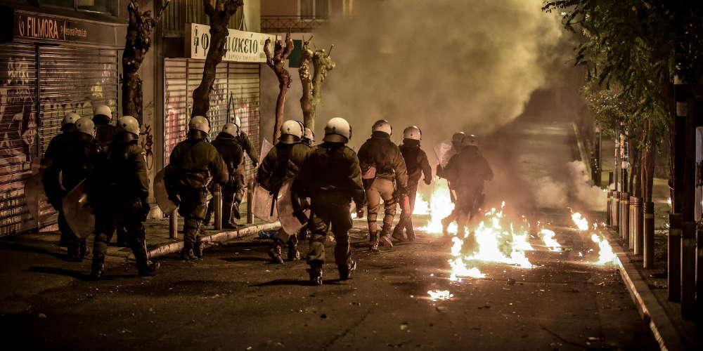 Νέα επεισόδια με μολότοφ στο κέντρο της Αθήνας