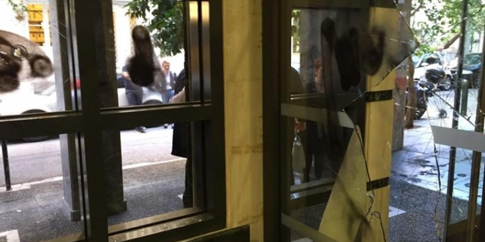 Επίθεση κουκουλοφόρων με σφυριά σε σούπερ μάρκετ Market In στην Θεσσαλονίκη