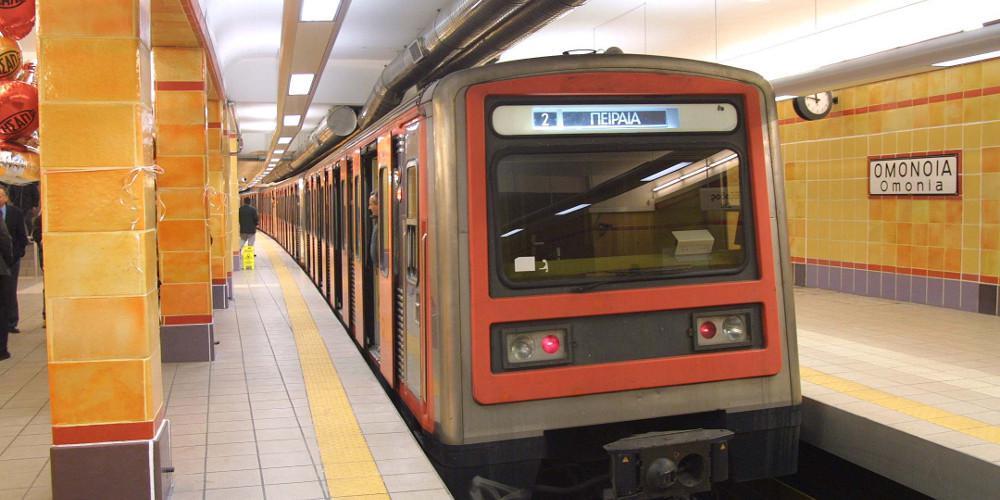 Επίθεση αγνώστων σε συρμό του ηλεκτρικού - Χτύπησαν οπαδό