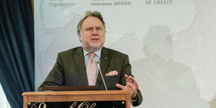 Εσπευσμένα στο νοσοκομείο ο Γιώργος Κατρούγκαλος