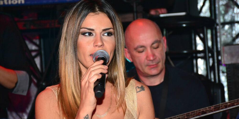 Χαμός με Λιάγκα και Κολέτσα - Η τραγουδίστρια έκοψε την συνέντευξη στα πρώτα τρία λετπά [βίντεο]