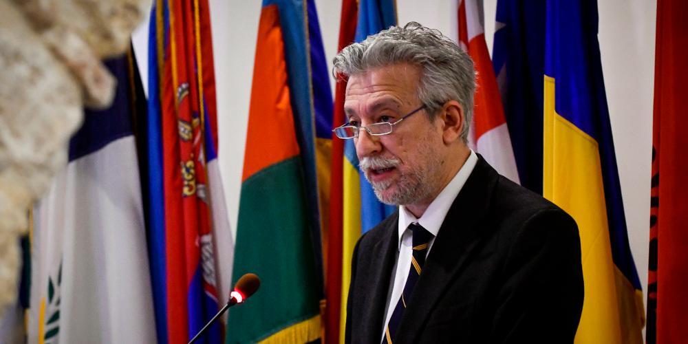 Σκηνικό σκανδάλων με εκλογική χρησιμότητα