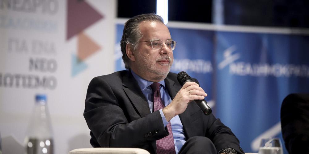 Κουμουτσάκος: Η κυβέρνηση κάνει πολιτική πράξη τη θεωρία του χάους