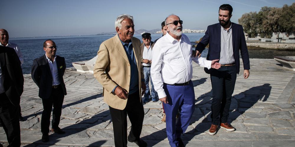 Δεν τα… ’βαψε και μαύρα ο Κουρουμπλής για την ρύπανση στον Σαρωνικό