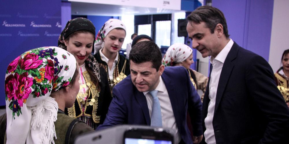 Τα Πρωτοχρονιάτικα κάλαντα έψαλλαν στον Κυριάκο Μητσοτάκη