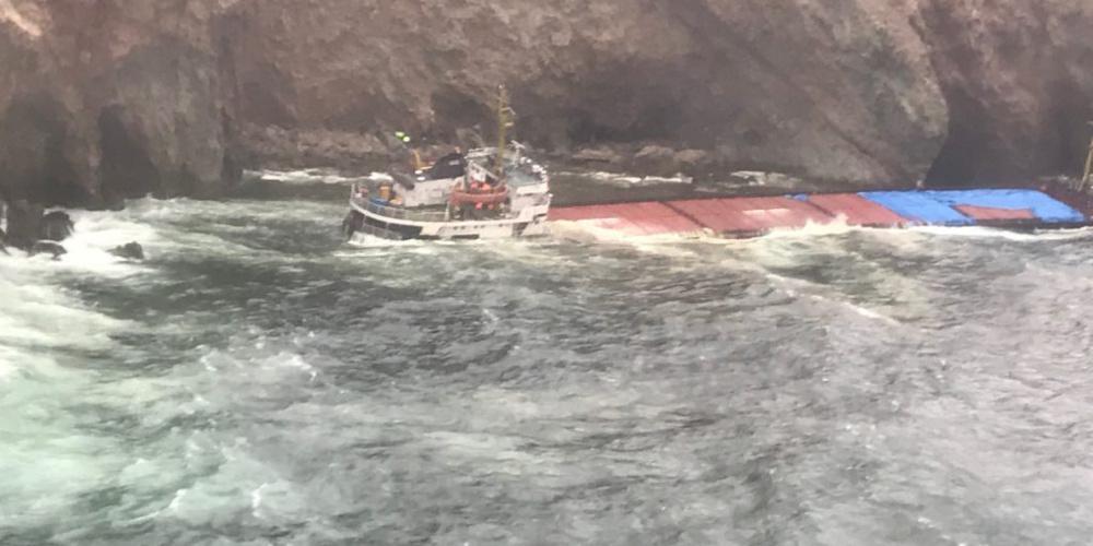 Διασώθηκαν οι 12 ναυτικοί του «Little Seyma» από βραχονησίδα στη Μύκονο