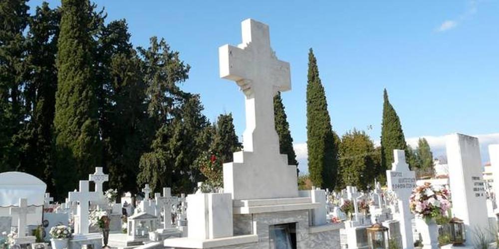 Απίστευτη τραγωδία: Έχασε τα παιδιά και τον εγγονό της σε τροχαία και ήπιε ποντικοφάρμακο