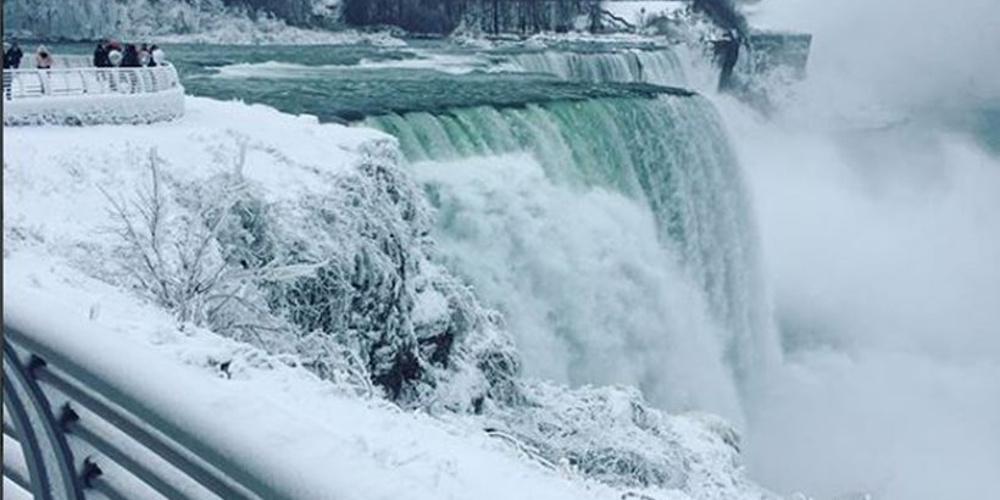 Πάγωσαν οι καταρράκτες του Νιαγάρα από το πολικό ψύχος [εικόνες & βίντεο]