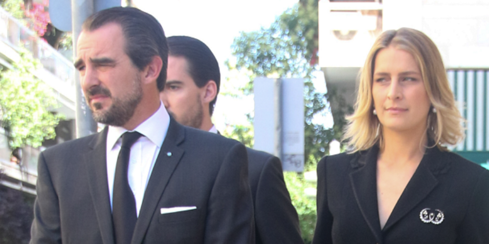 Πένθος για την τέως βασιλική οικογένεια [εικόνα]