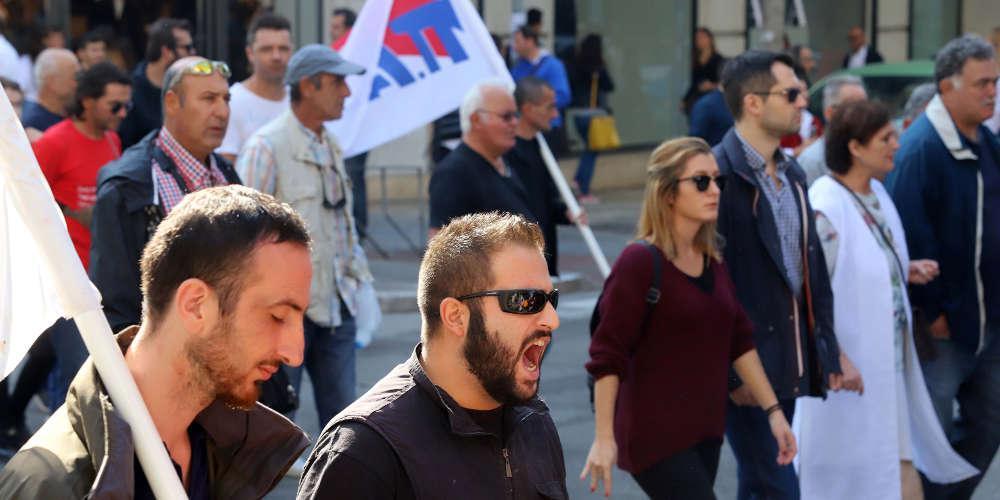 Το ΠΑΜΕ έκανε «ντου» στον χώρο που θα μιλήσει ο Τσίπρας στην Ελευσίνα