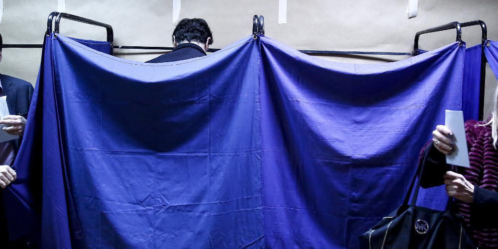 Δημοσκόπηση: Προβάδισμα 12% της ΝΔ έναντι του ΣΥΡΙΖΑ - Οι πολίτες δεν πιστεύουν πως προστατεύεται η πρώτη κατοικία