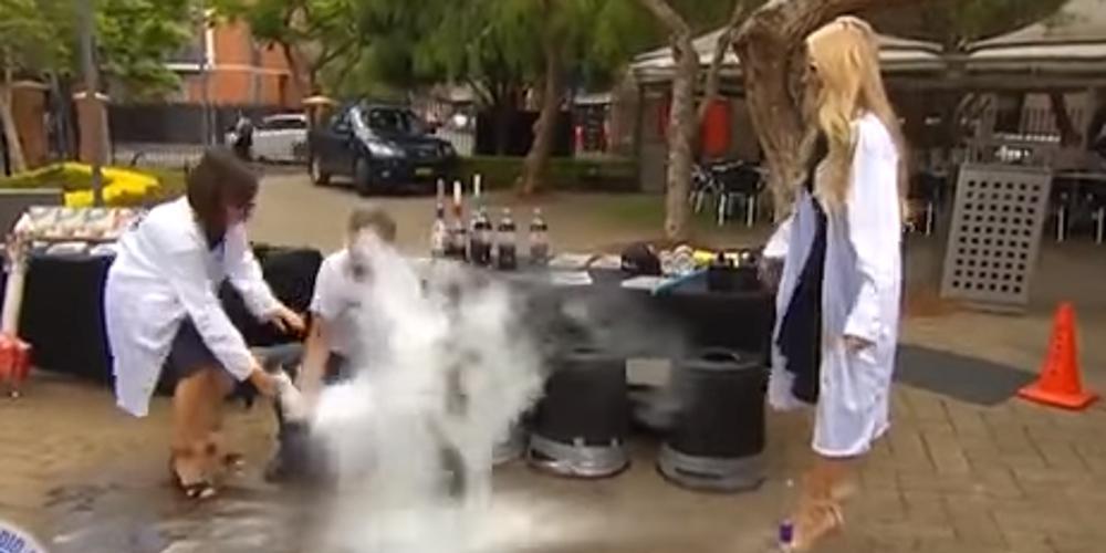 Απίστευτο: Παραλίγο να αποκεφαλιστεί σε live μετάδοση παρουσιάστρια [βίντεο]