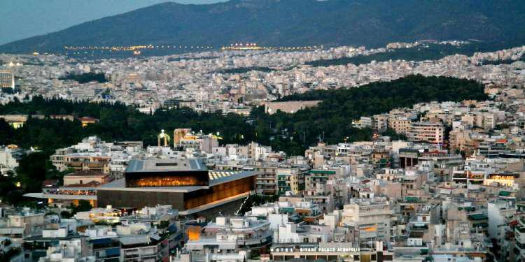 Νέο μητρώο για τα ακίνητα: Τι περιλαμβάνει - Αναλυτικός οδηγός Μεταβιβάσεις ακινήτων: Εκπνέει ο χρόνος για την υπογραφή «φθηνών» συμβολαίων – Κοσμοσυρροή στα συμβολαιογραφεία