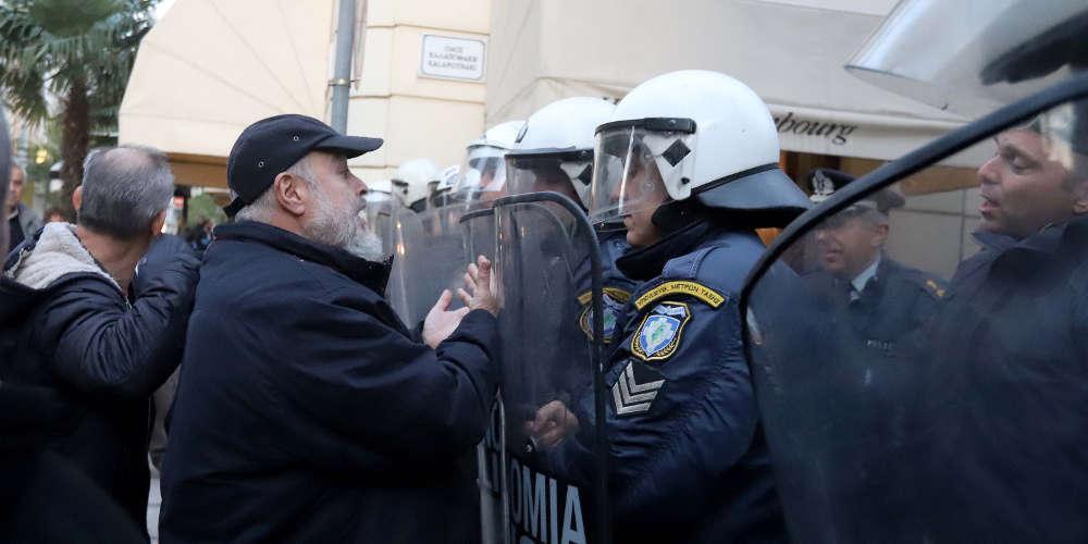 Ψάχνουν τρόπο να αναβάλουν τους πλειστηριασμούς της Τετάρτης