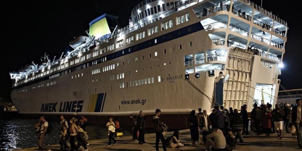 Στην Κρήτη μεταφέρονται 280 πρόσφυγες από τη Λέσβο