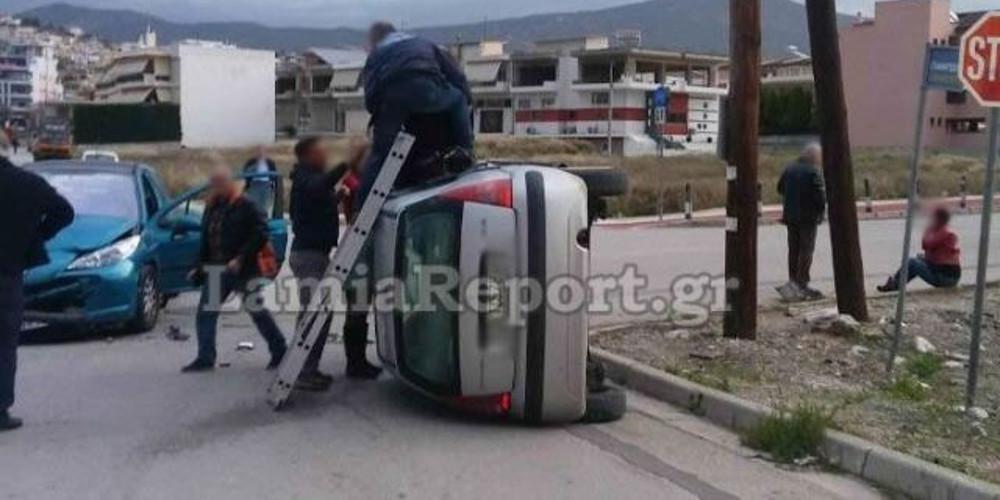 Πώς απεγκλώβισαν τραυματίες μετά από τροχαίο στη Λαμία [εικόνες]