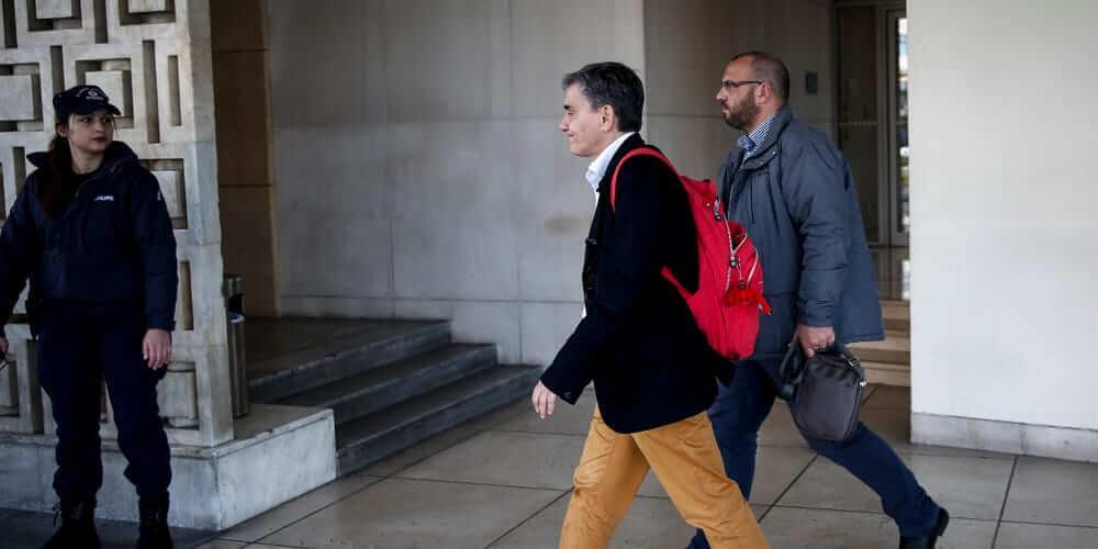 Στην Αθήνα οι δανειστές για να σκανάρουν «κόκκινα» δάνεια και αναδρομικά