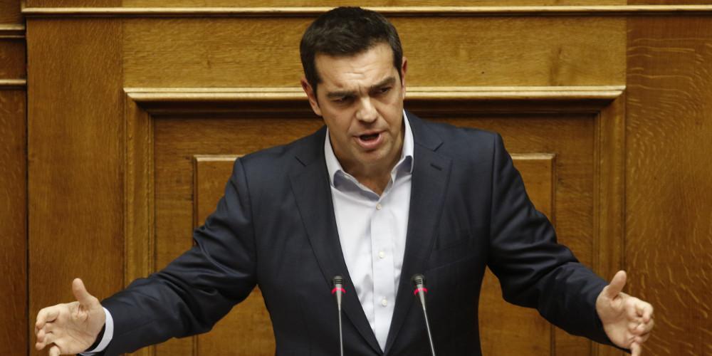 Σε αμηχανία ο Τσίπρας στην Βουλή - Μετά το ήπιο κλίμα ξεκίνησε της επιθέσεις
