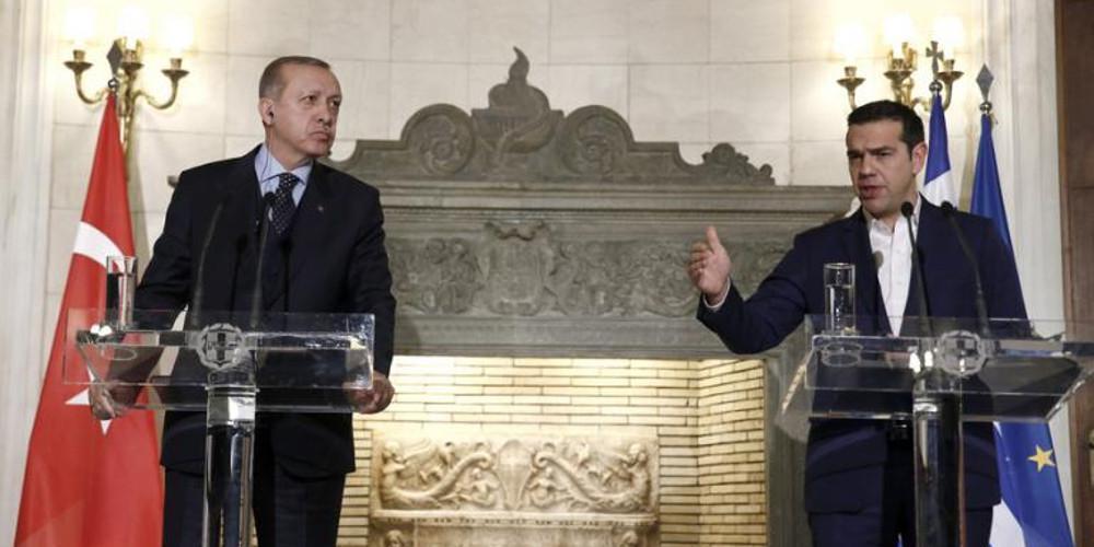 Μαξίμου: Απαράδεκτη και απορριπτέα η αξίωση Ερντογάν για ανταλλαγή των στρατιωτικών