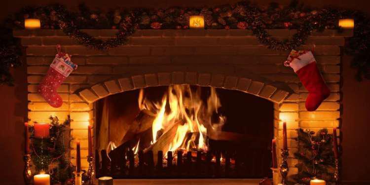 Χριστουγεννιάτικα λαμπάκια και τζάκι: Πώς πρέπει να τα χρησιμοποιούμε