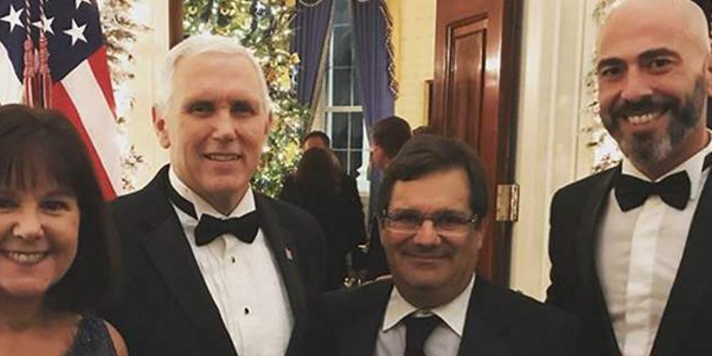 Σε πάρτι στον Λευκό Οίκο για τα Χριστούγεννα ο Βαλάντης!