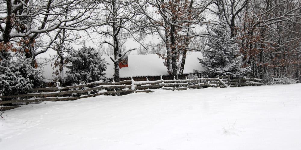 «Άγριο» το σκηνικό του καιρού: Χιόνια και παγετός σε πολλές περιοχές