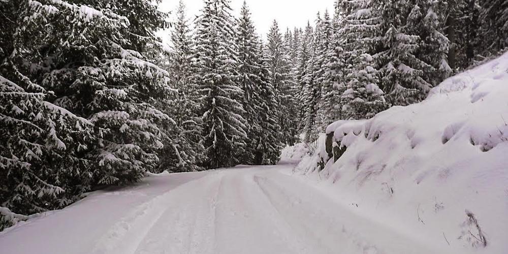 Διακοπή κυκλοφορίας στην περιφερειακή Πεντέλης-Νέας Μάκρης λόγω χιονόπτωσης