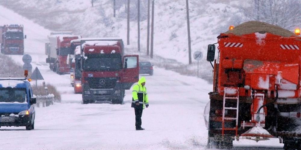 Οδηγίες της Τροχαίας: Τι να προσέχετε αν οδηγείτε στην κακοκαιρία
