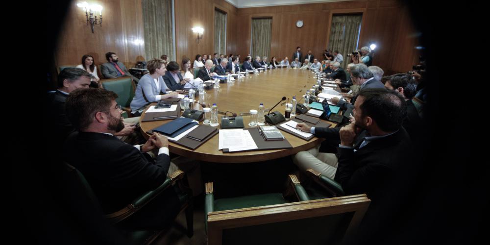 Οι πλειστηριασμοί έκαναν μπάχαλο τον ΣΥΡΙΖΑ - Εκβιασμοί και απειλές από την κυβέρνηση