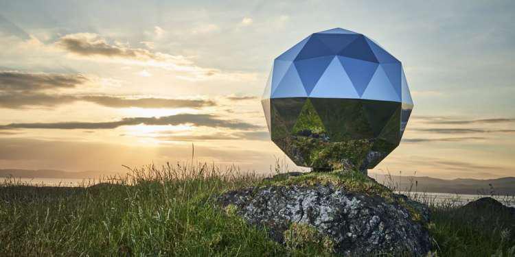 Δορυφόρος «ντισκομπάλα» εκνευρίζει τους αστρονόμους