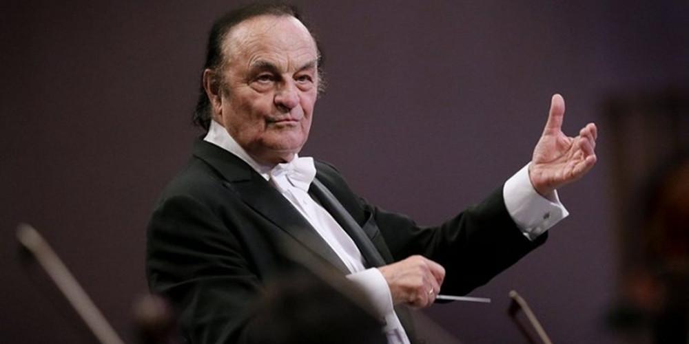 Παραιτήθηκε ο μαέστρος της Βασιλικής Φιλαρμονικής μετά από καταγγελίες για παρενόχληση