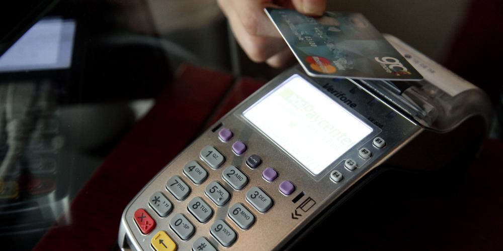 ΣΥΡΙΖΑ: 25 βουλευτές ζητούν να μην τοποθετηθούν POS στα σχολικά κυλικεία