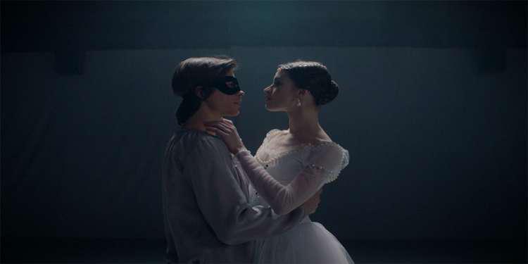 Διάσημη μπαλαρίνα των Bolshoi «πλήρωσε» την κόντρα Τραμπ-Πούτιν