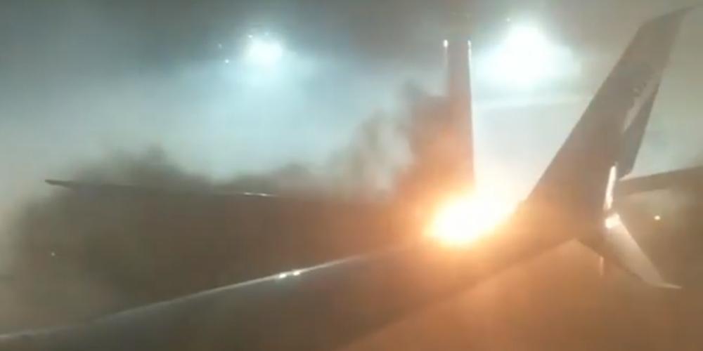 Πανικός στο αεροδρόμιο του Καναδά: Συγκρούστηκαν αεροπλάνα και έπιασε φωτιά [βίντεο]