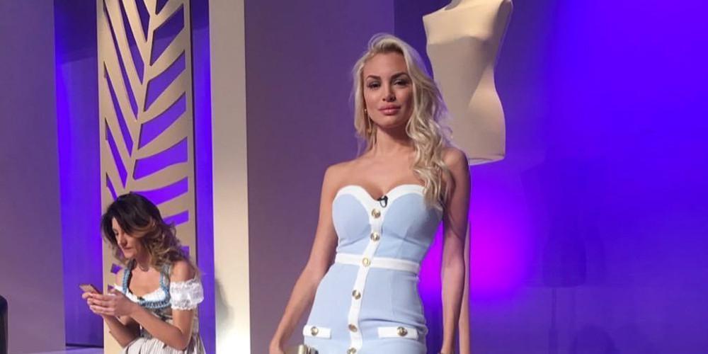 Η Αλεξάνδρα Παναγιώταρου ποζάρει με μαύρα δαντελένια εσώρουχα [εικόνες]